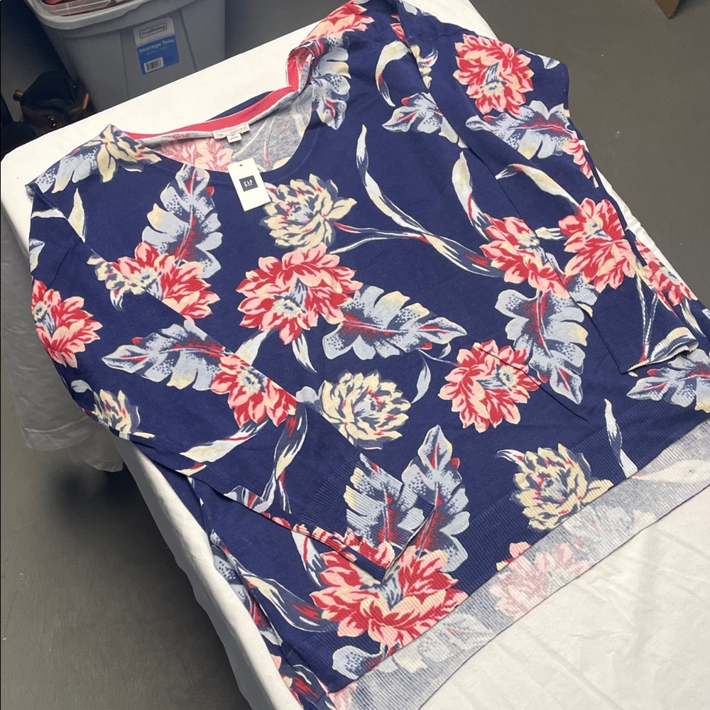 GAP Navy and Pink Floral Knit Top